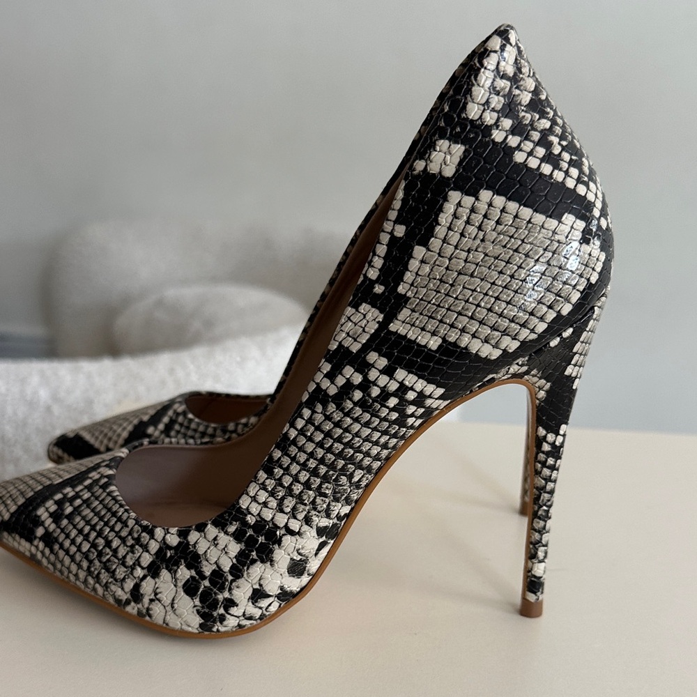 Aldo Black and Cream Snakeskin Heels - Picture 6 of 6